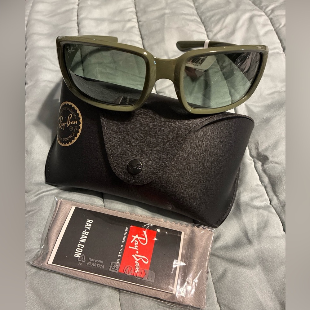 Rayban unisex green 59mm sunglasses with case